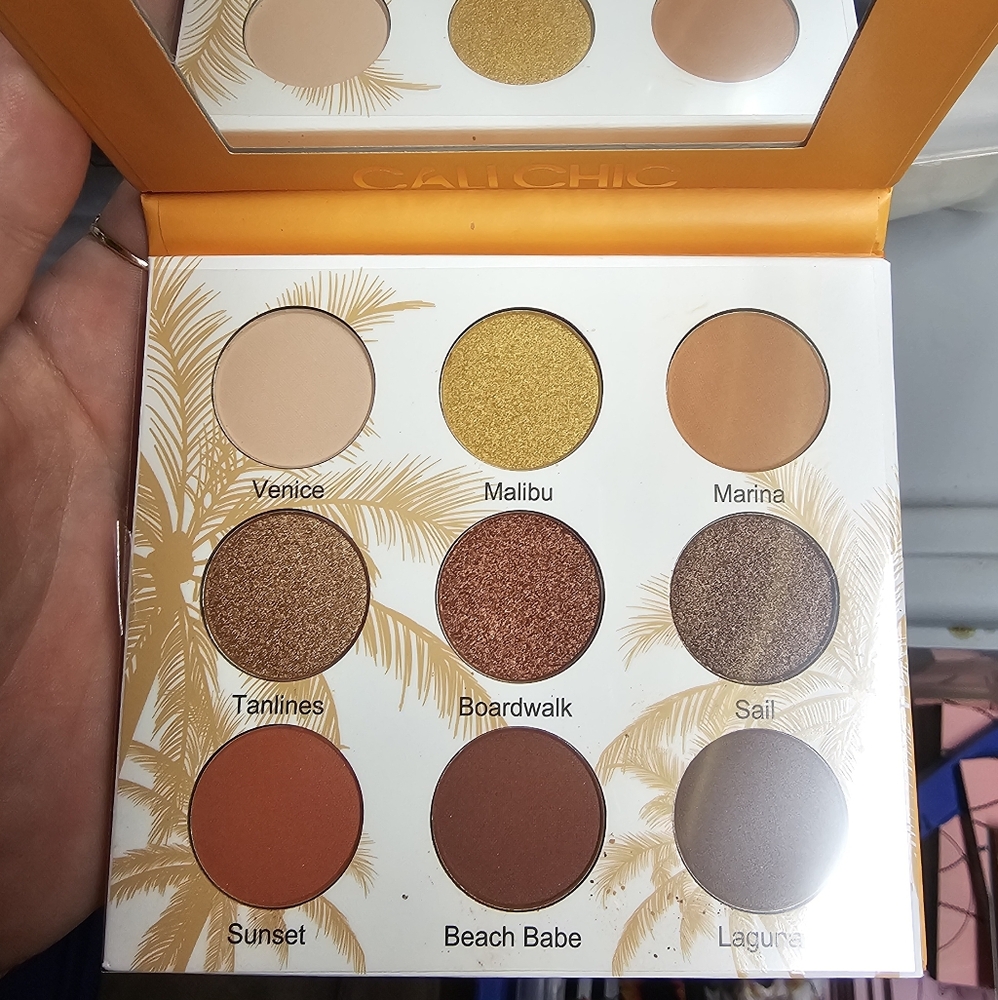 Beauty Creations Cali Chic Eye shadow Pallet